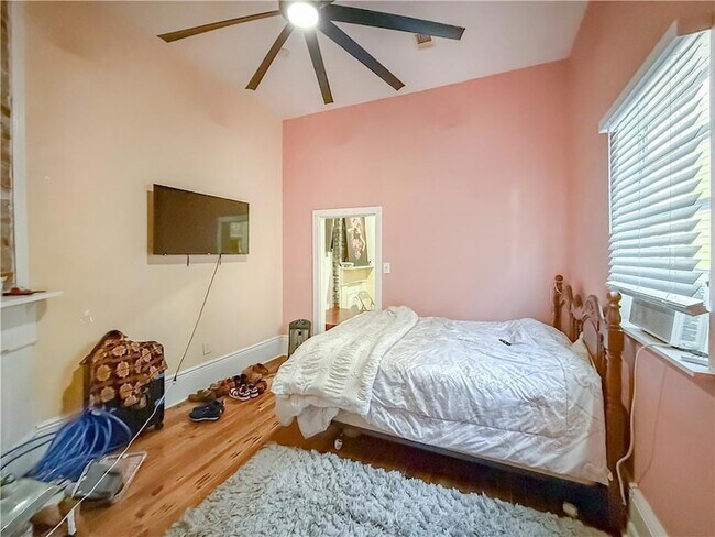 Building Photo - 5721 Royal St