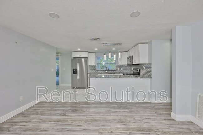 Building Photo - 12870 101st Way N