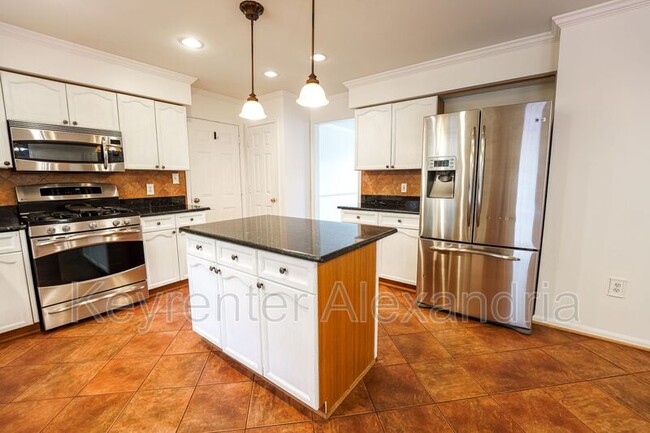 Building Photo - 20 Boulder Dr