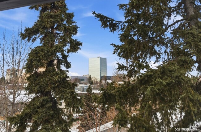 Building Photo - Downtown Living