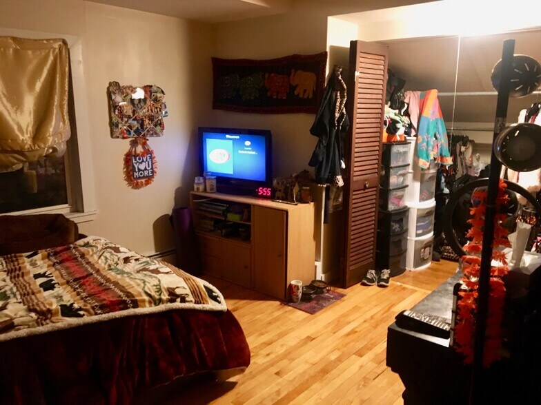 Building Photo - 42 Sewall St