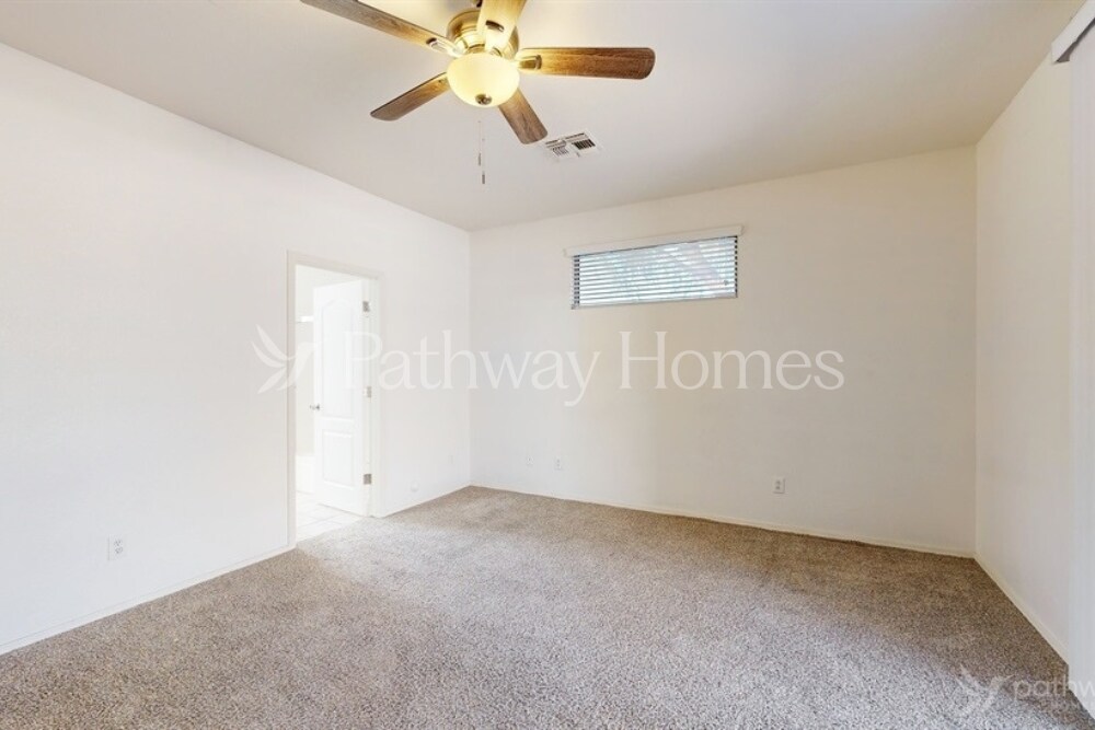 Building Photo - 8718 N 57th Ln
