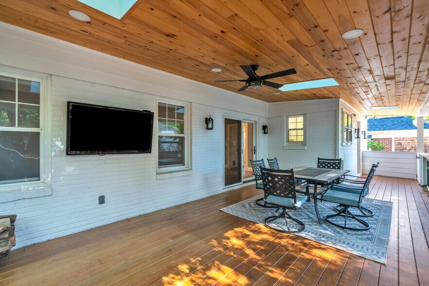 Building Photo - 455 Claire Dr NE