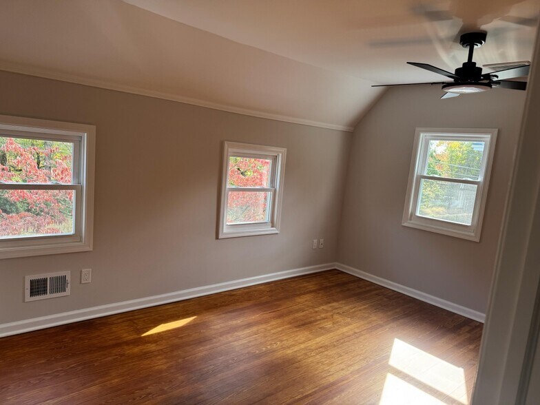 Building Photo - 24 S Rockland Ave