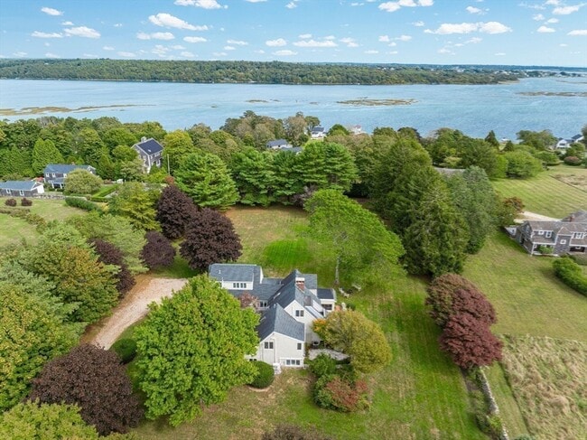 Building Photo - 540 River Rd