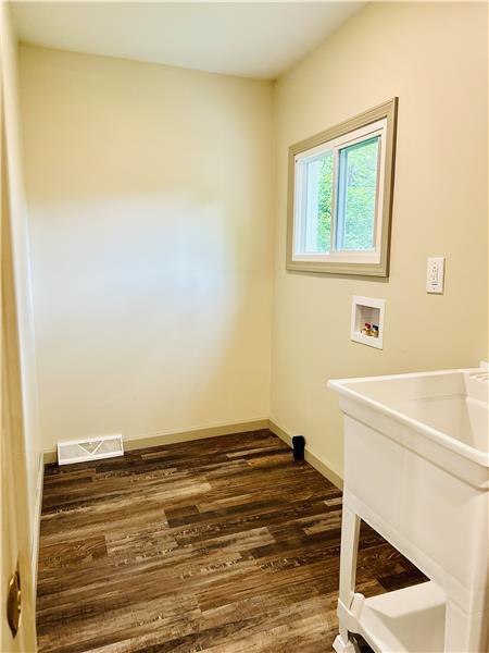Building Photo - 466 Efts Ln