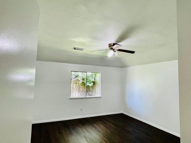 Building Photo - 17002 Summer Hollow Dr