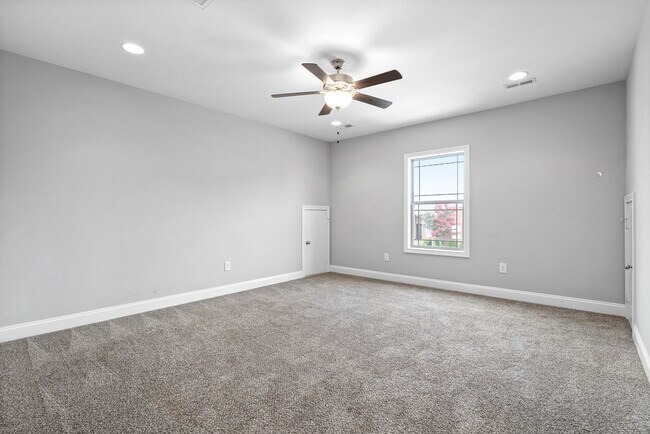 Building Photo - 3482 Southwood Dr