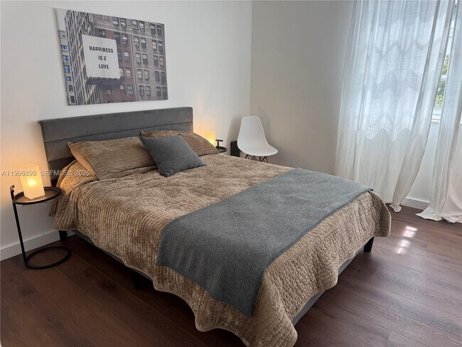 Building Photo - 19555 E Country Club Dr