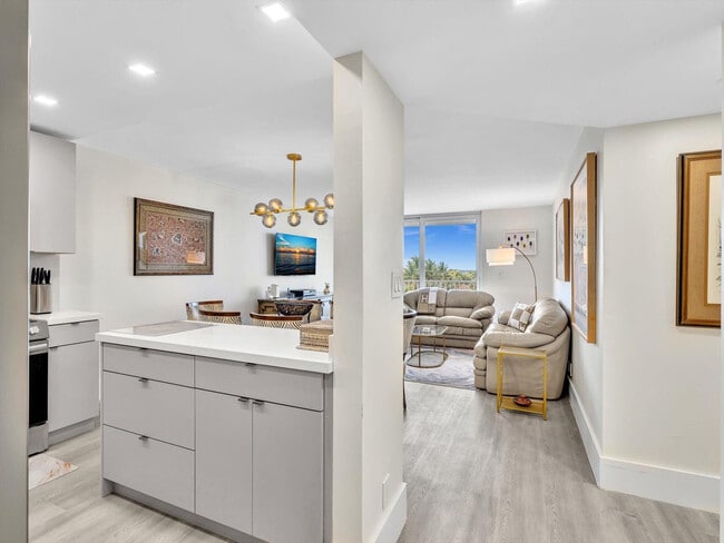 Building Photo - 1421 S Ocean Blvd