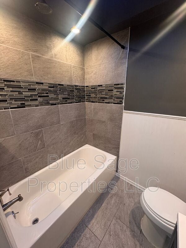 Building Photo - 227 Pine St