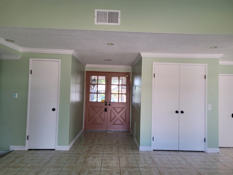 Building Photo - 9149 Croce Dr