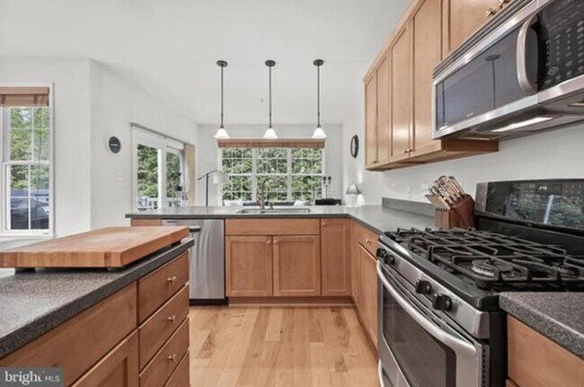 Building Photo - Gorgeous End of Group Owings Mils 3bd/2.5ba w/ A/C, W/D, and Modern Amenities! Available now!