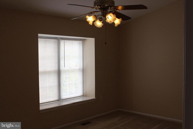 Building Photo - 611 Suffield Dr
