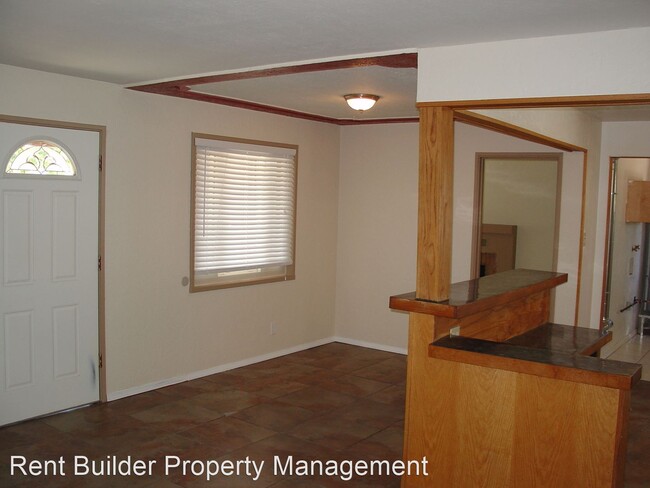 Building Photo - 9801 Snow Heights Blvd NE