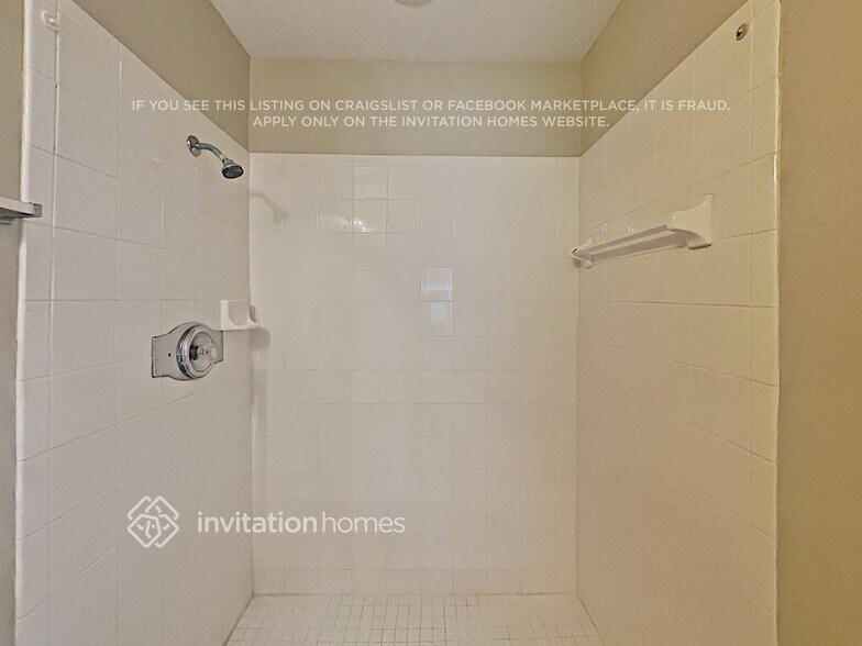 Building Photo - 3721 Hollow Wood Dr