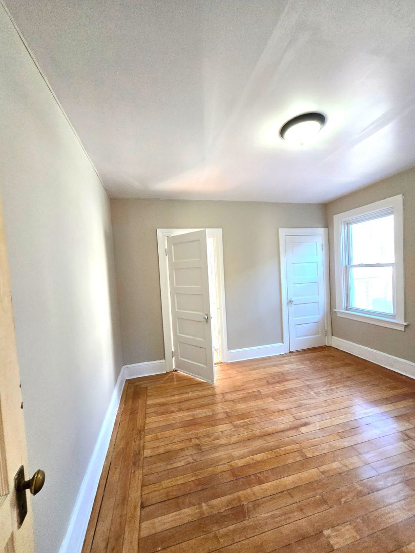 Building Photo - 848 Smith St