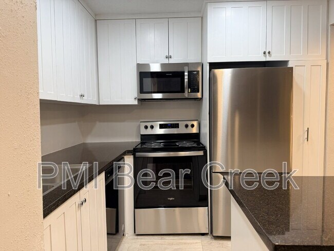 Building Photo - 3045 Walnut Bend Ln