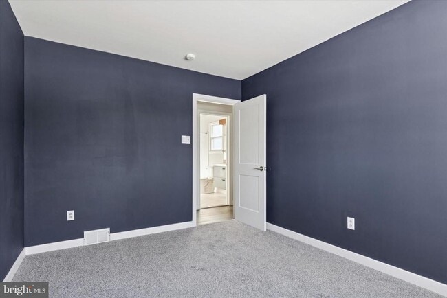 Building Photo - 17 McLaughlin Dr