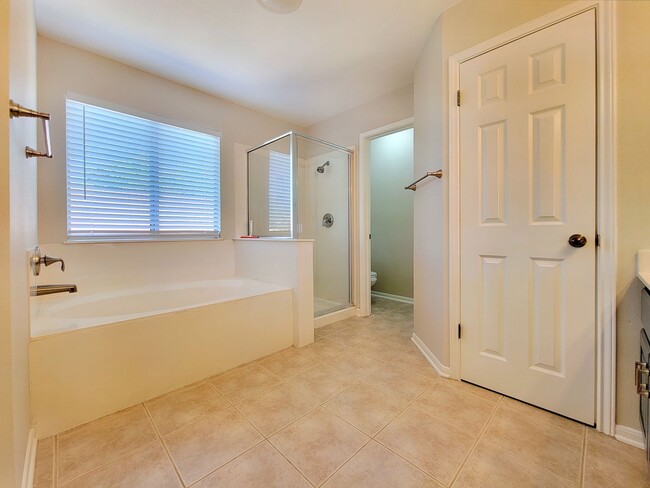Building Photo - Beautiful Single Family - 4/BR 2.5/BA