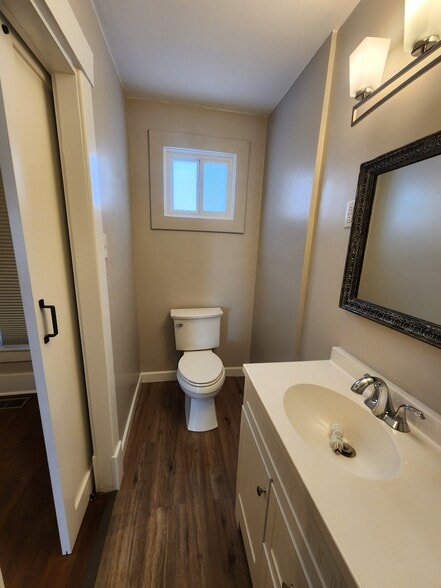 Bathroom - 3017 Grandview St