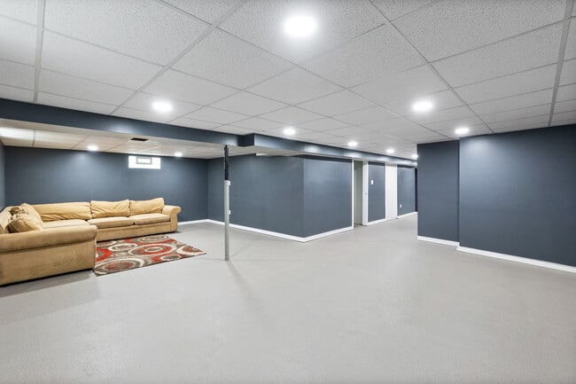 Building Photo - 815 Bronk Rd