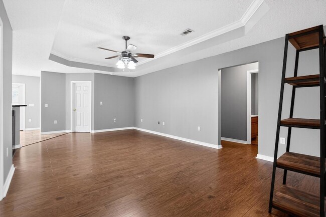 Building Photo - 203 8th Ave