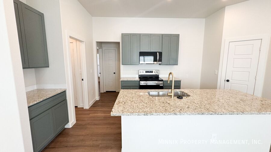 Building Photo - 2131 Langford Ave