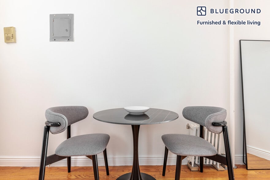 Building Photo - 363 W 17th St