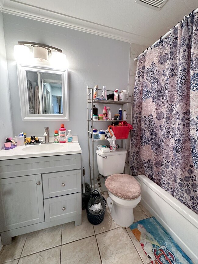 Building Photo - 422 SE 8th St