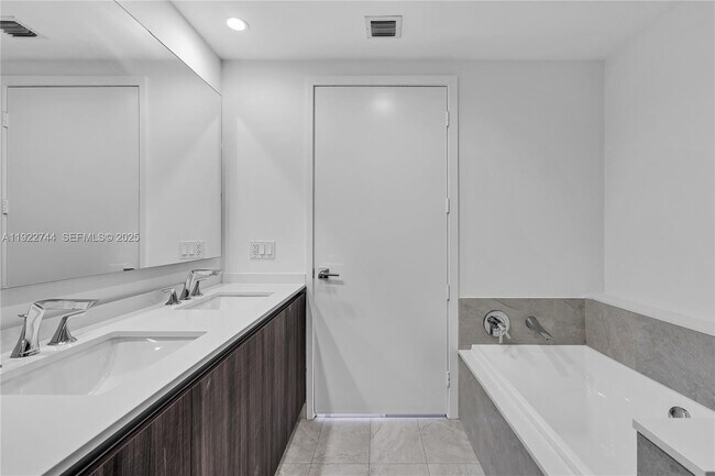 Building Photo - 488 NE 18th St