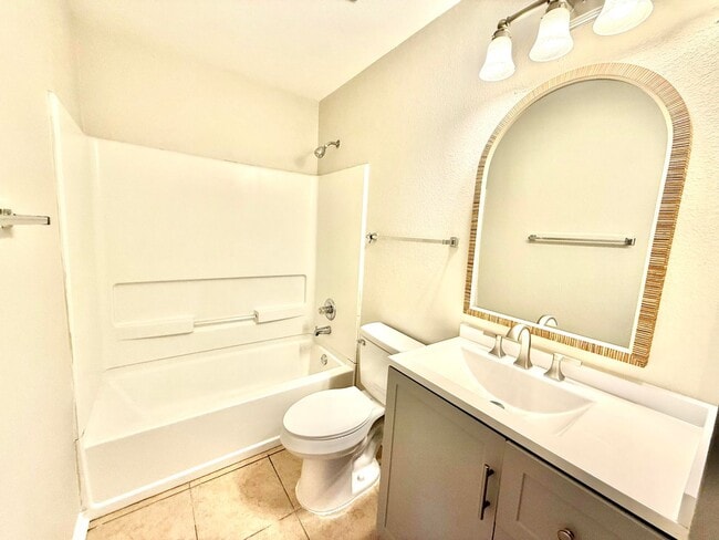 Building Photo - Beautiful Two-Story Home for Lease in South Austin