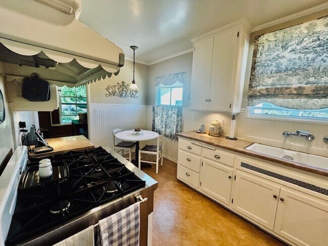 Building Photo - Charming San Roque Home on Quiet Cul de Sa...