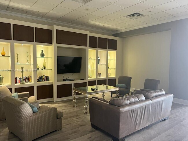 Building Photo - 5600 Collins Ave