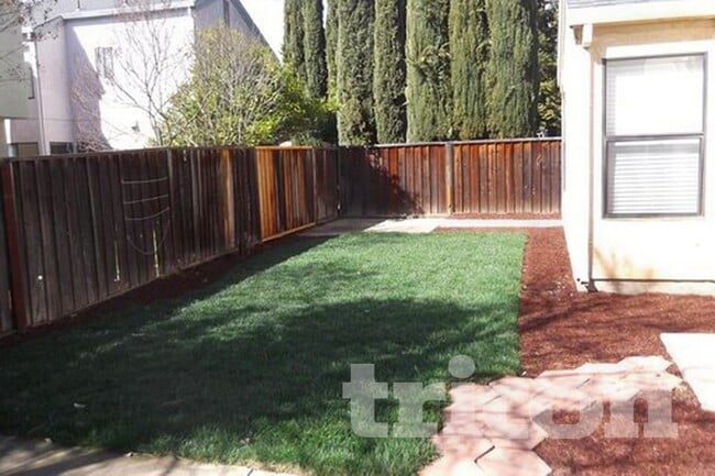 Building Photo - 1085 Quail Valley Run