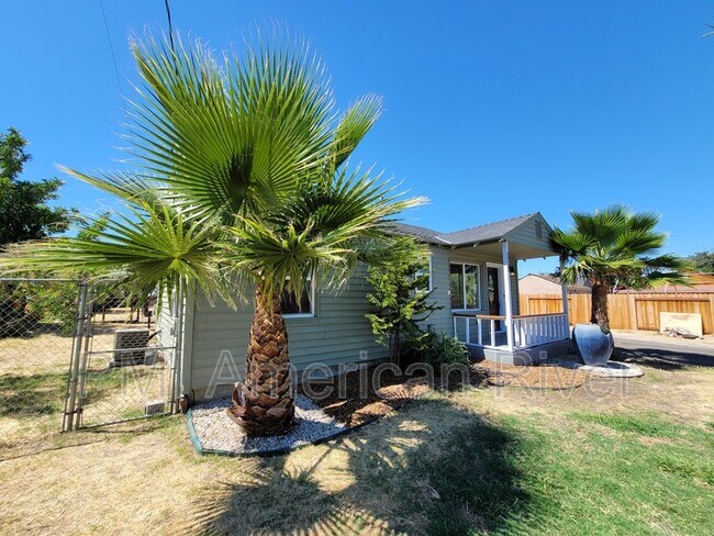 Building Photo - 2212 Paul Ave