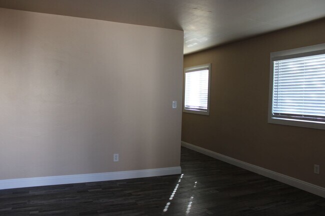 Building Photo - 1013-1013 12th St