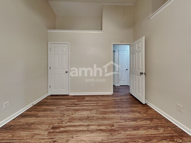 Building Photo - 3670 Sugarbrook Dr