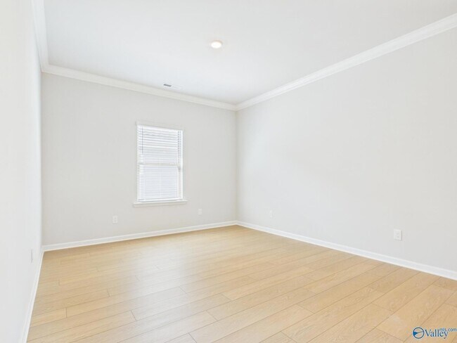 Building Photo - 315 Susan Lynn Dr