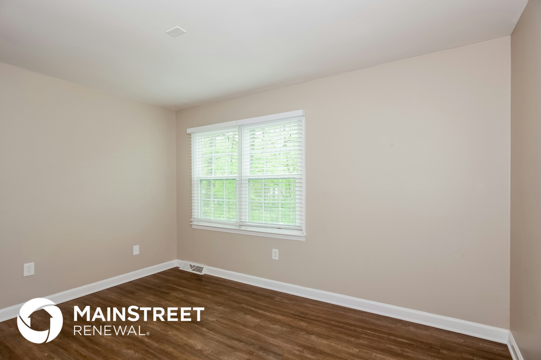 Building Photo - 5100 Chestnut Lake Dr