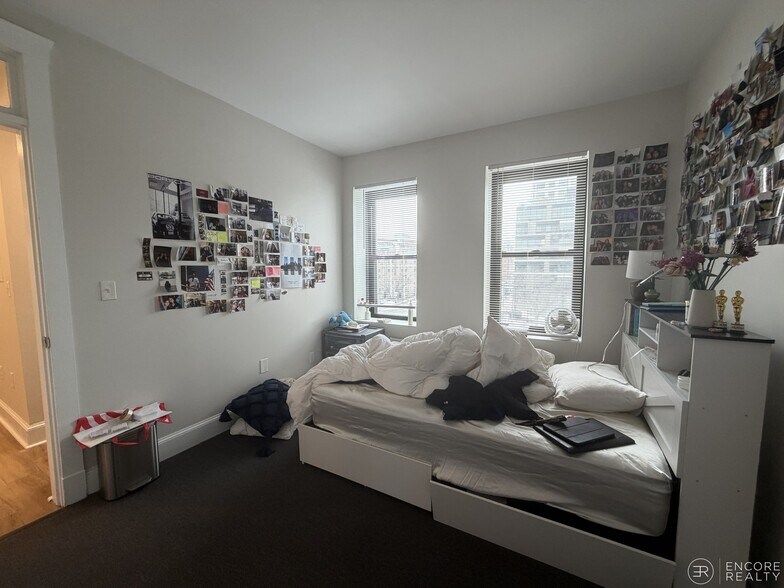 Building Photo - 7 Miner St