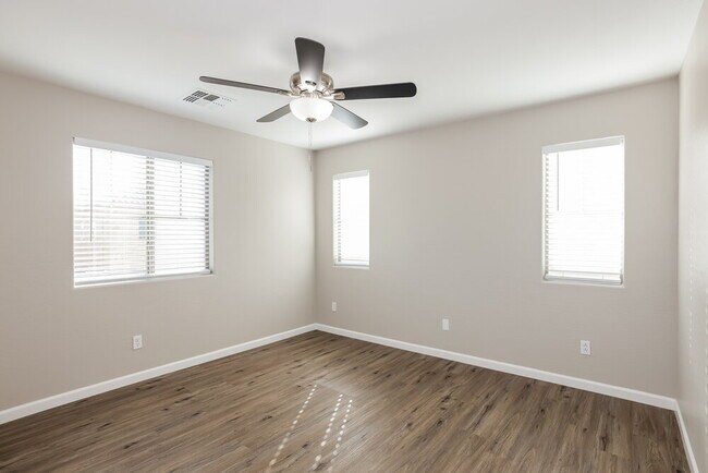 Building Photo - 14141 W Country Gables Dr