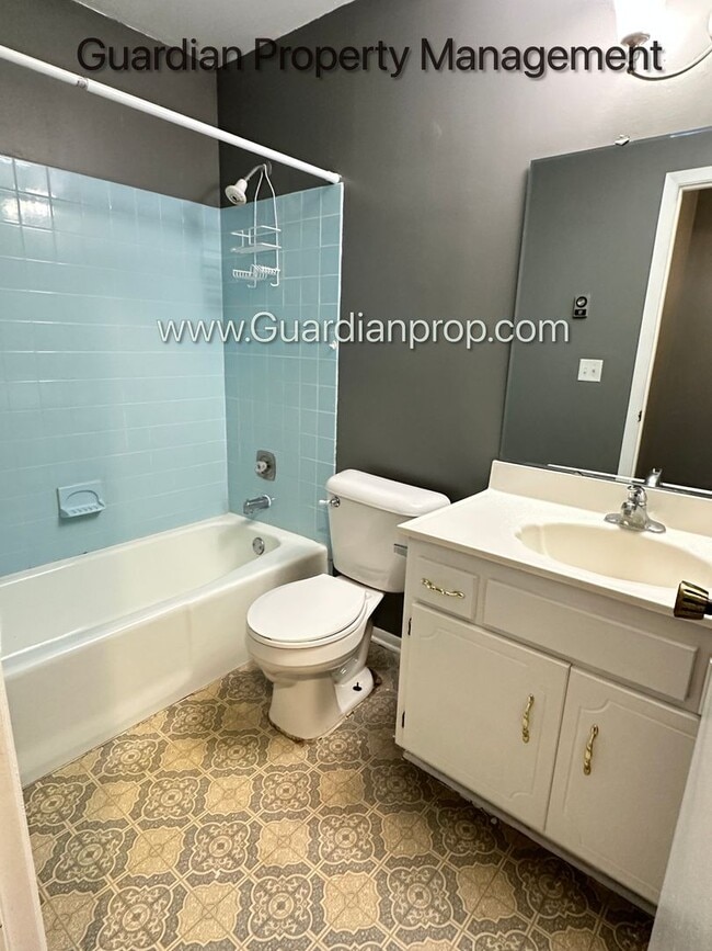 Building Photo - Brooklyn Park End Unit Patio Home, Dishwas...