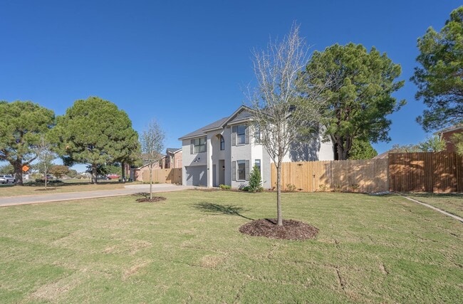 Building Photo - 8121 San Antonio St