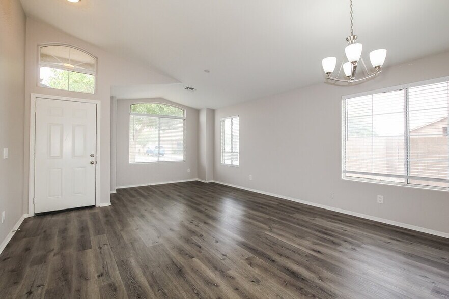 Building Photo - 8234 W Pima St