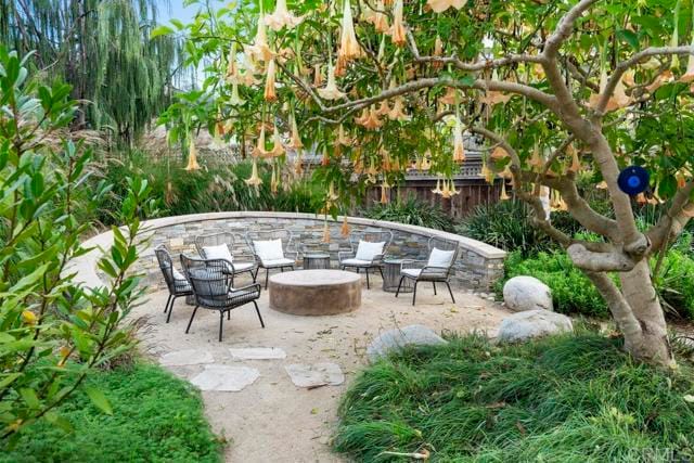 Building Photo - 561 N Rios Ave