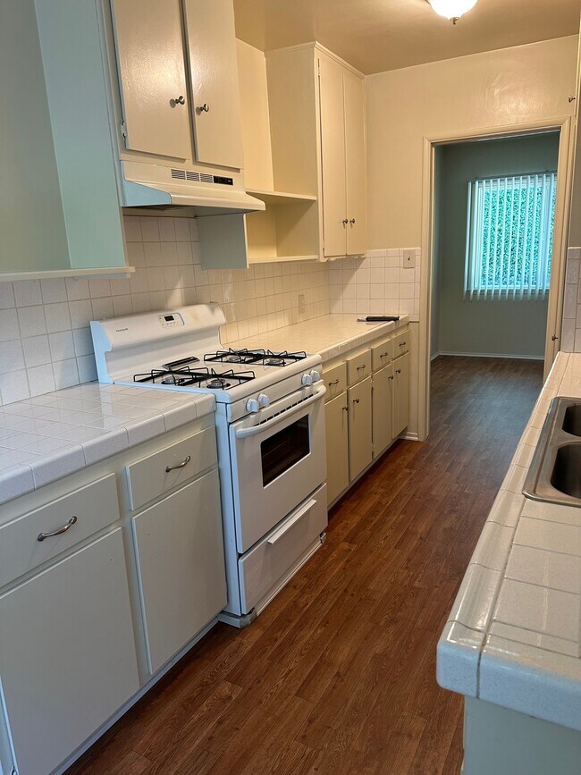 Building Photo - 515 W Foothill Blvd