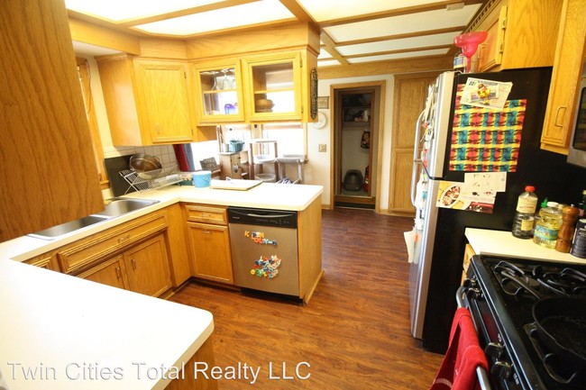 Building Photo - 3 br, 2 bath House - 535 E Minnehaha Parkway
