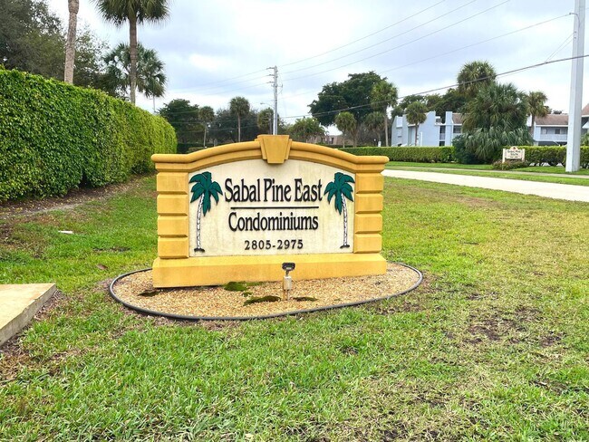 Building Photo - 2805 SW 22nd Ave