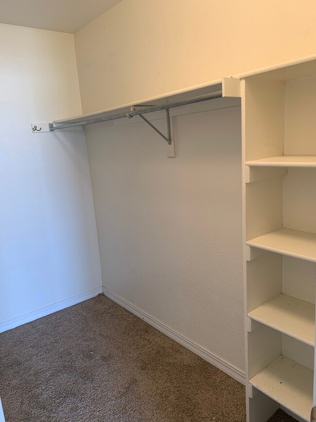 Building Photo - Beautiful Well Maintained 3 bedroom 3.5 bathroom Home